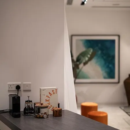 Saffron Apartment *